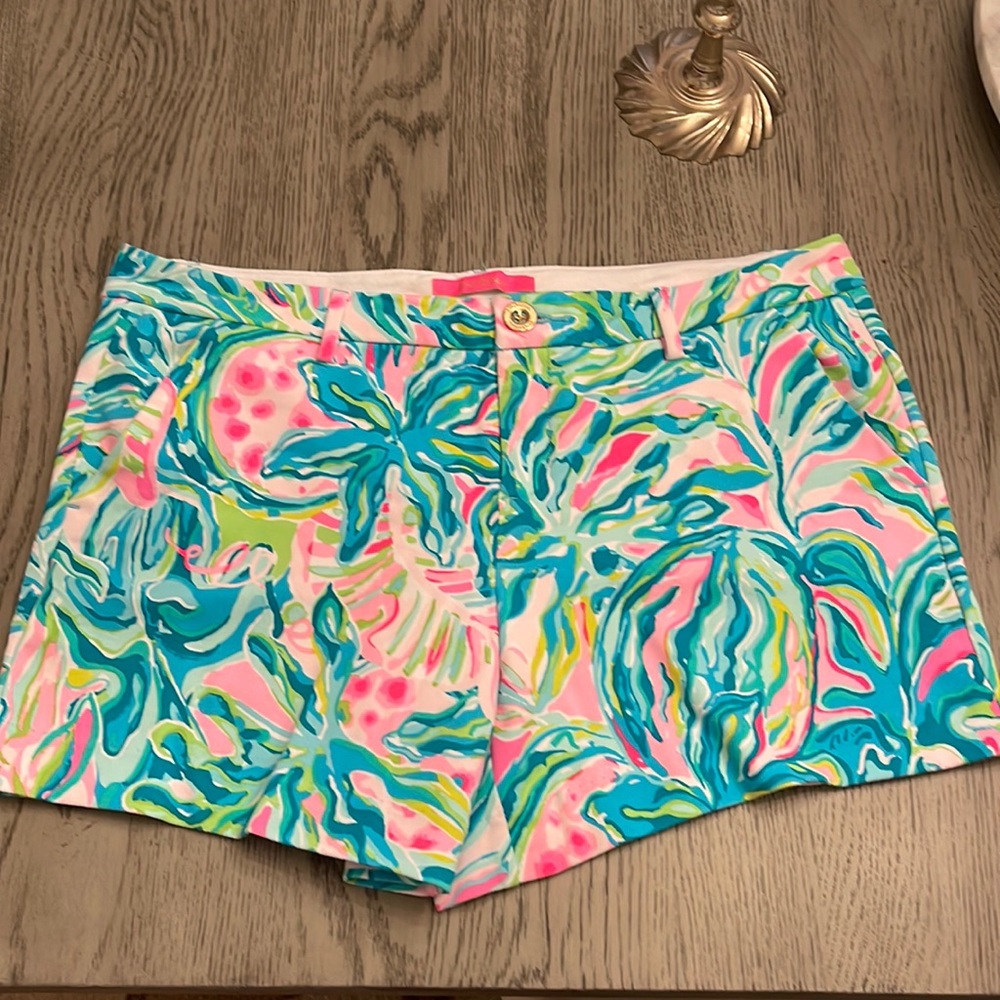 Used good condition Lilly Pulitzer Callahan shorts size 12